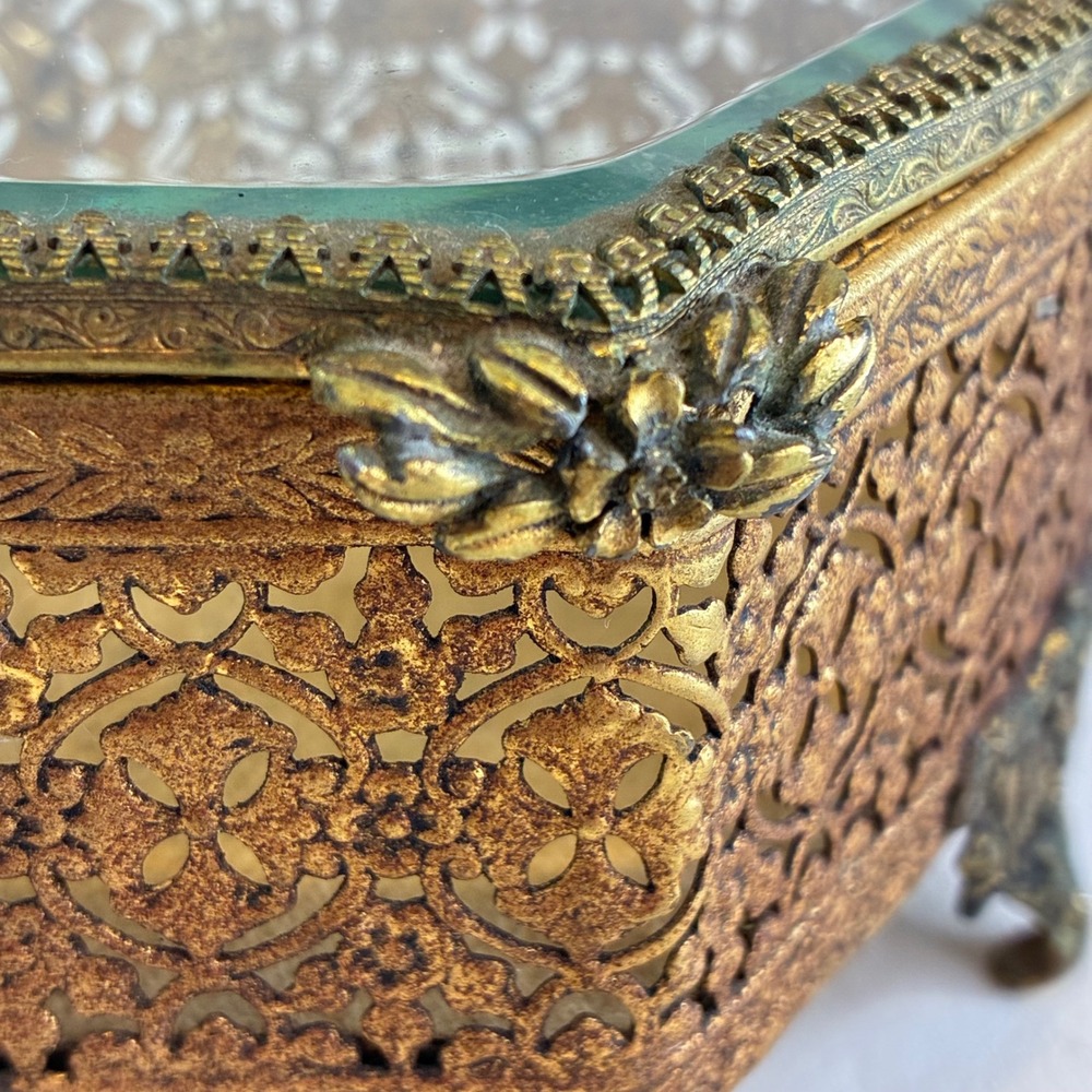 Vintage Gold Tone Heart Shaped Jewelry Box Ormolu Filigree Glass Lid Footed - Picture 7 of 16